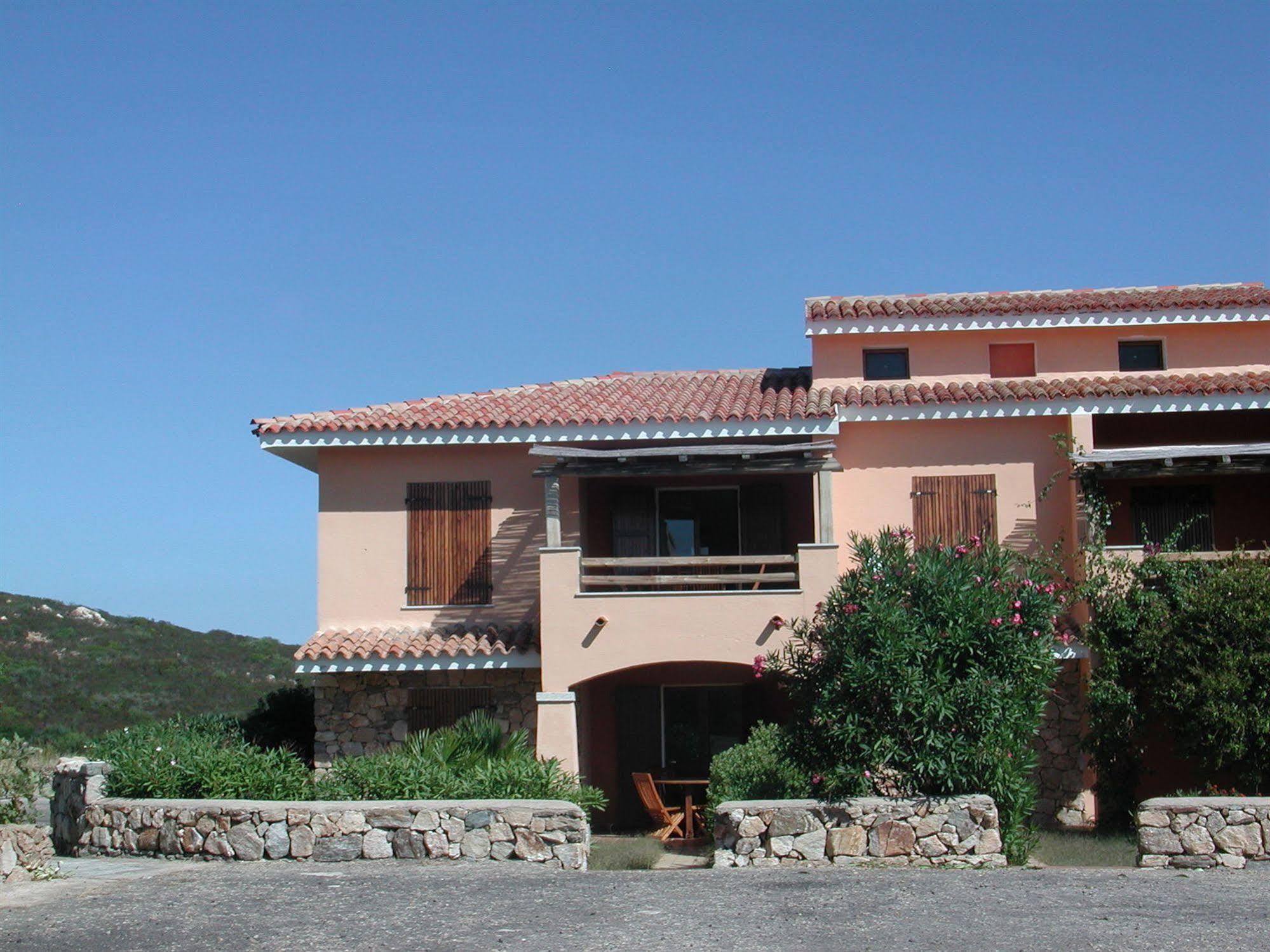 Residence Spiaggia Bianca Golfo Aranci Exterior photo