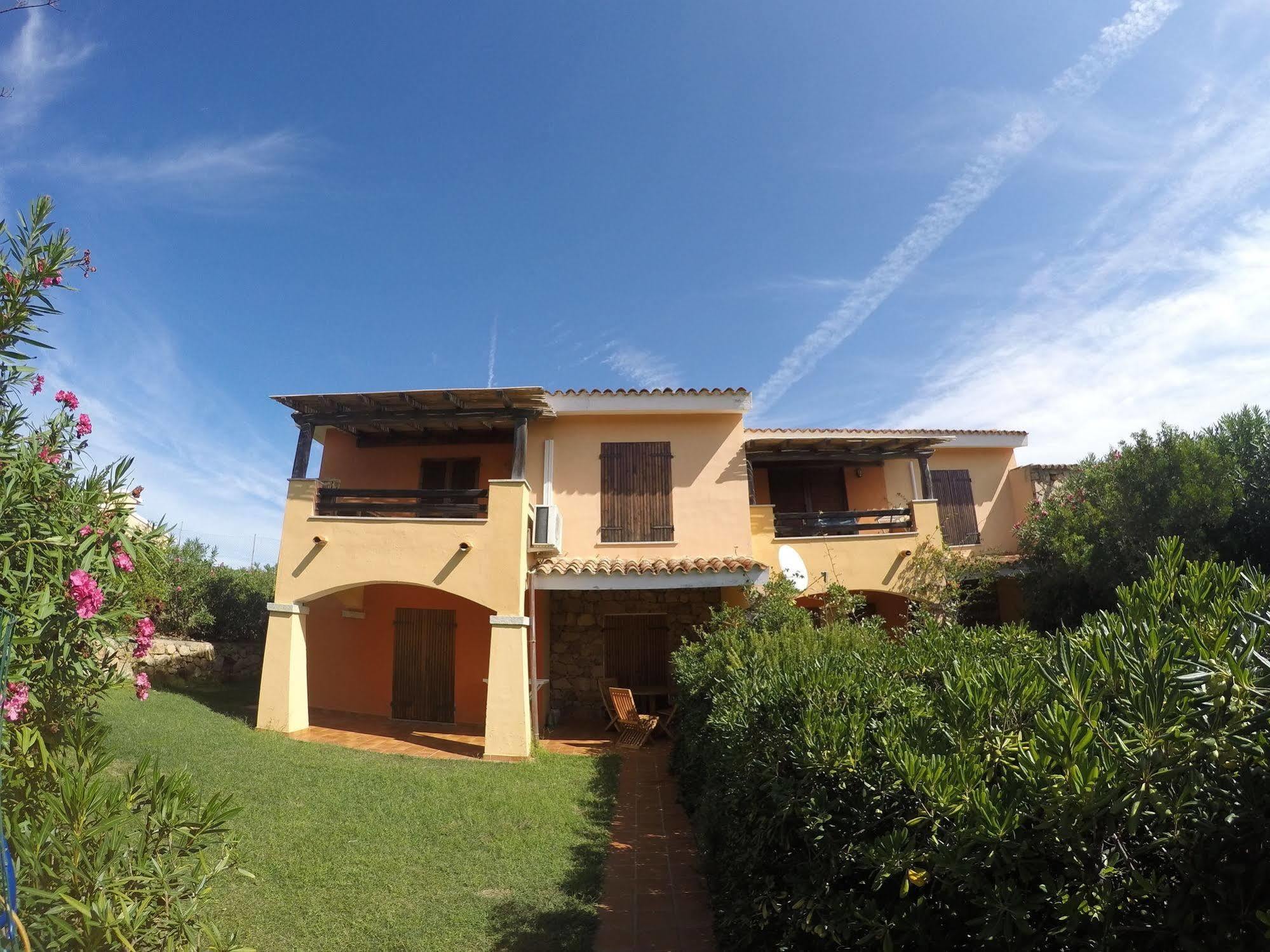 Residence Spiaggia Bianca Golfo Aranci Exterior photo