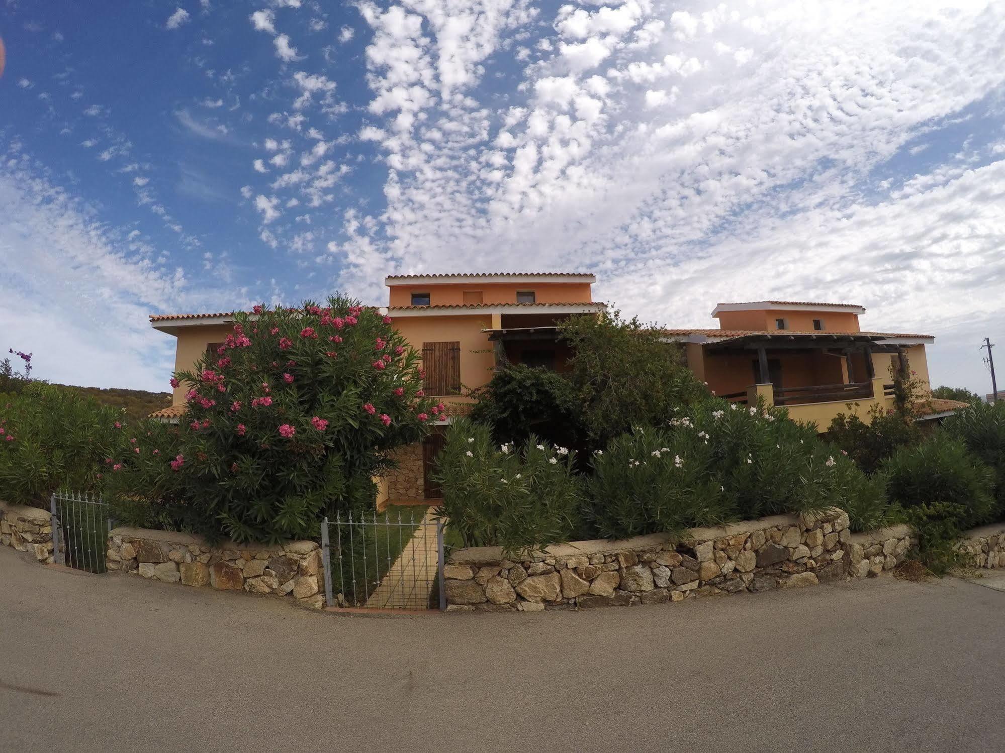 Residence Spiaggia Bianca Golfo Aranci Exterior photo