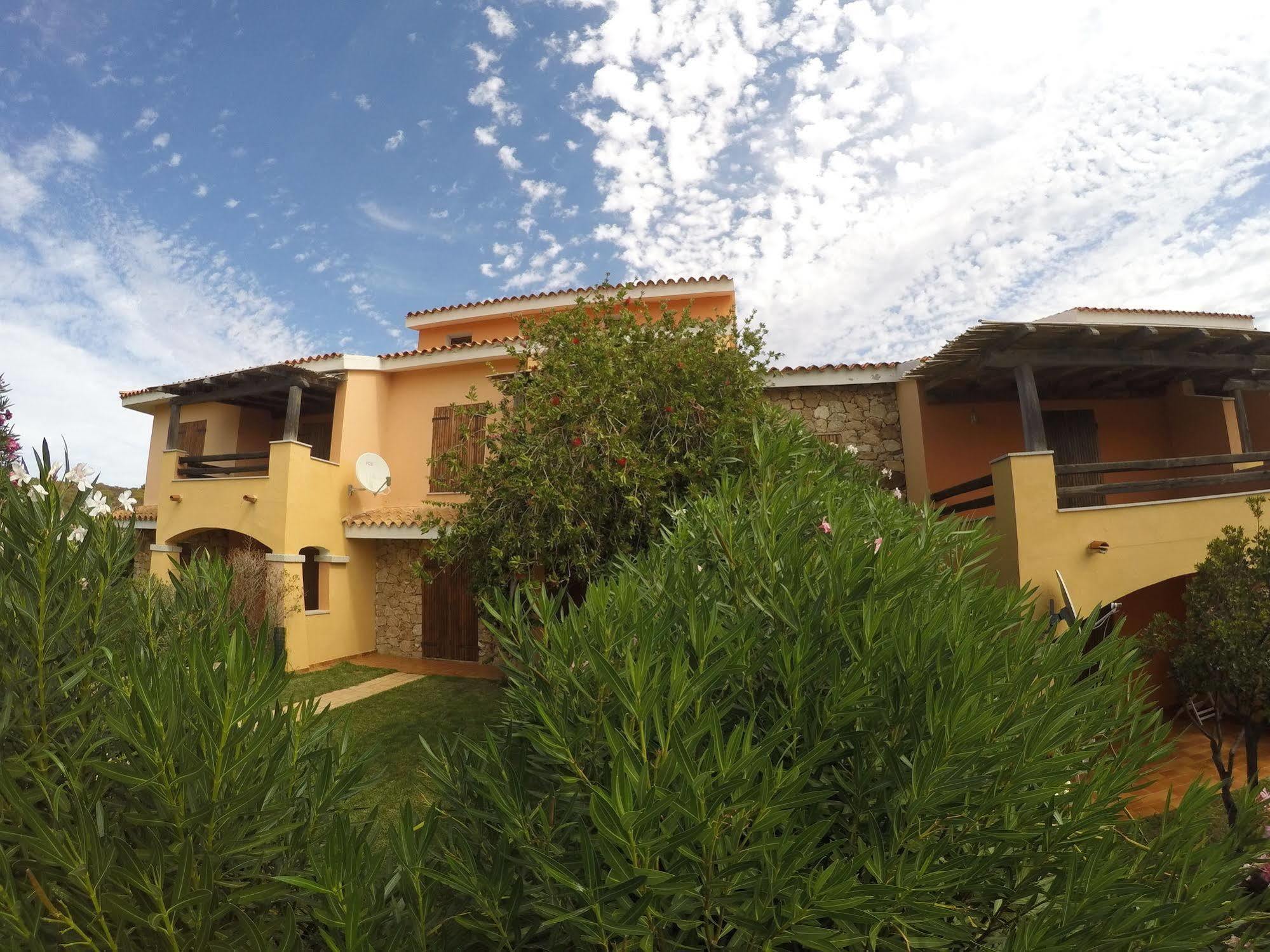 Residence Spiaggia Bianca Golfo Aranci Exterior photo