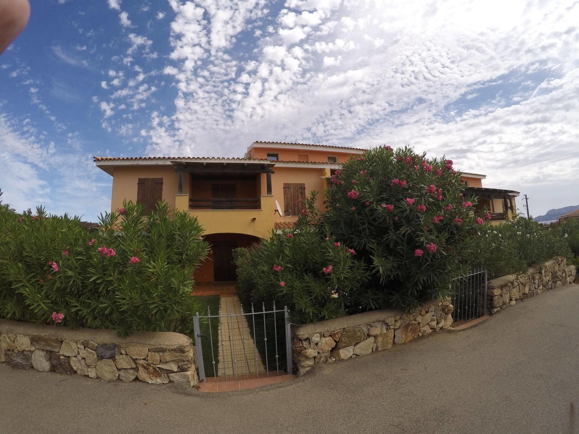 Residence Spiaggia Bianca Golfo Aranci Exterior photo