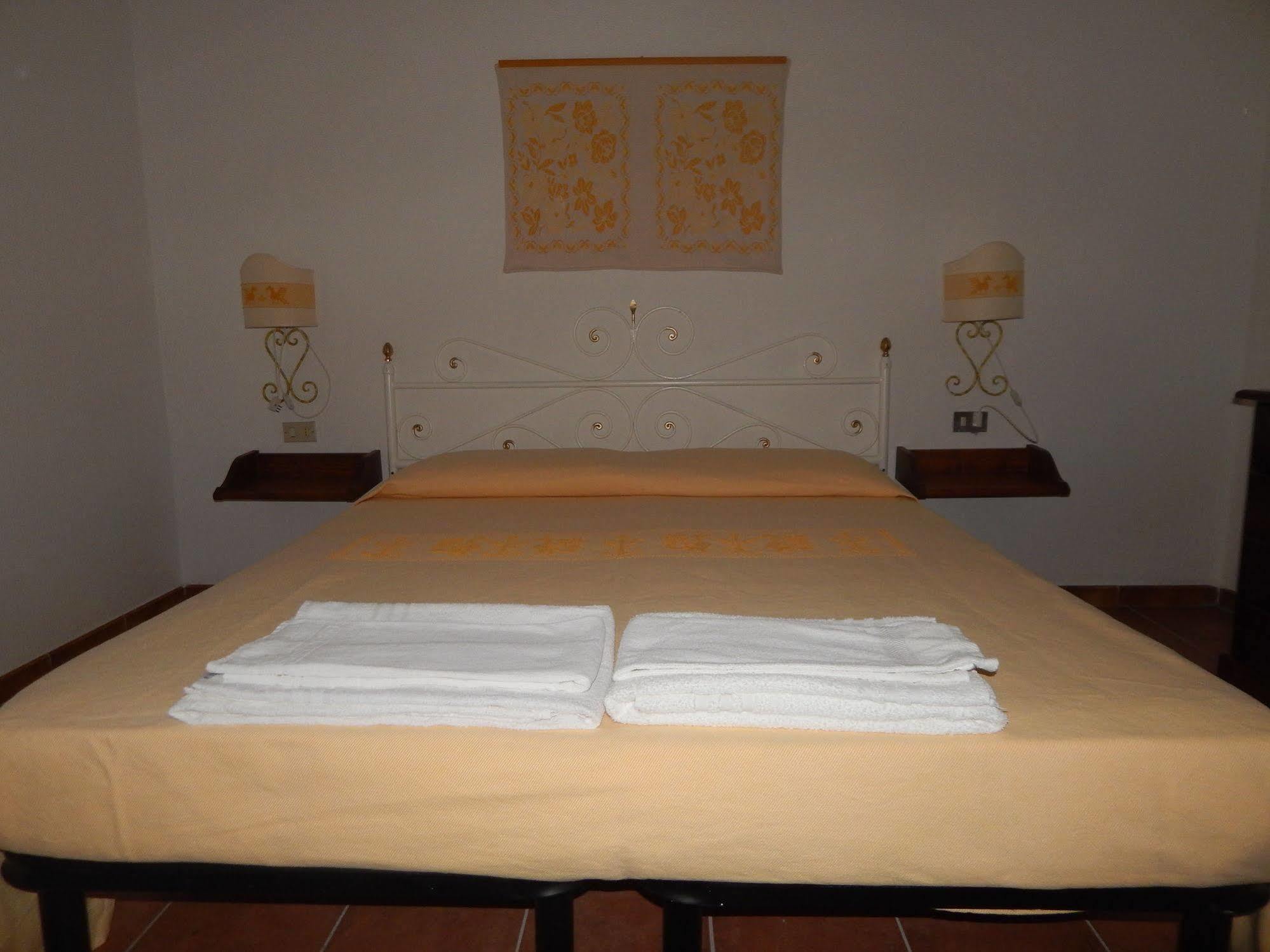Residence Spiaggia Bianca Golfo Aranci Exterior photo