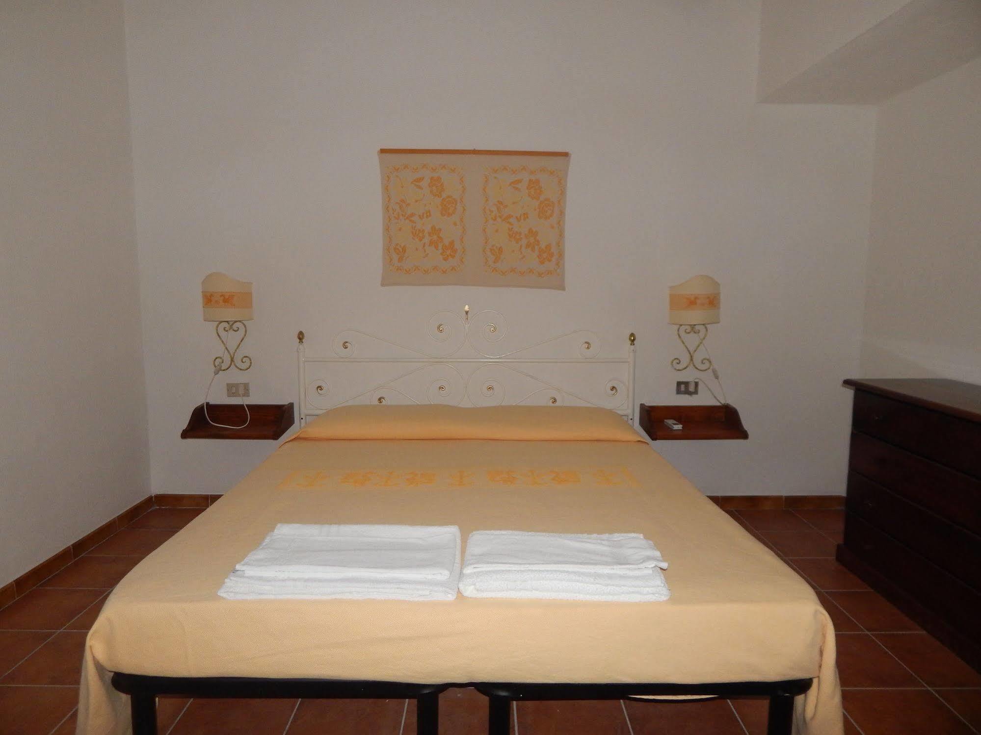 Residence Spiaggia Bianca Golfo Aranci Exterior photo