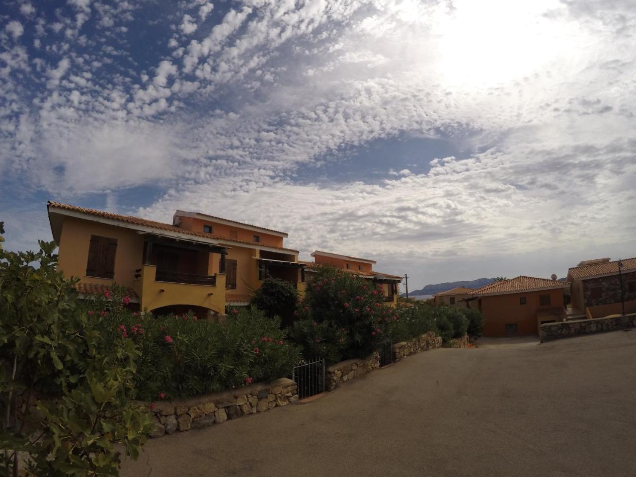 Residence Spiaggia Bianca Golfo Aranci Exterior photo